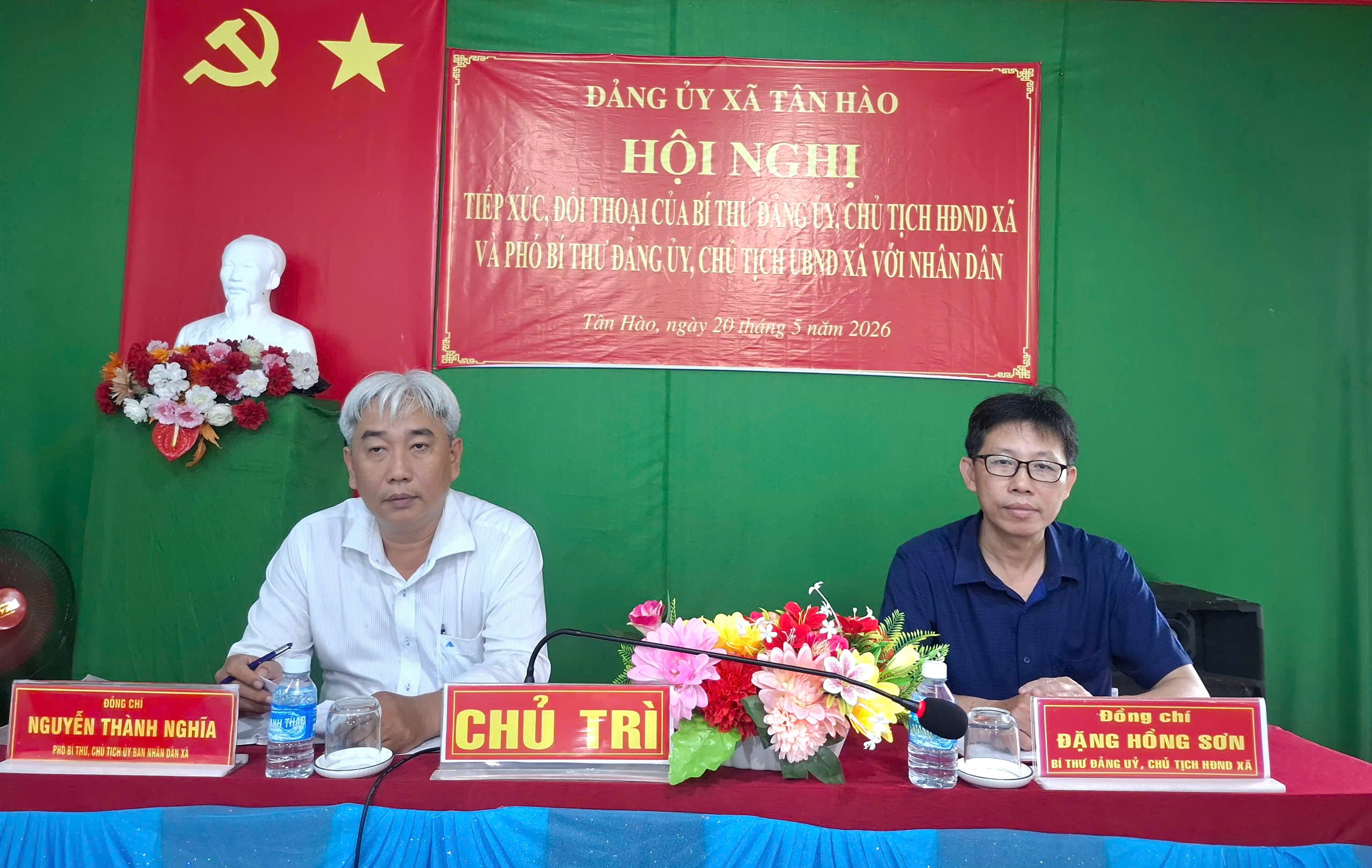 HỘI NGHỊ TIẾP XÚC, ĐỐI THOẠI CỦA BÍ THƯ ĐẢNG ỦY, CHỦ TỊCH HỘI ĐỒNG NHÂN DÂN XÃ VÀ PHÓ BÍ THƯ ĐẢNG ỦY, CHỦ TỊCH ỦY BAN NHÂN DÂN XÃ VỚI NHÂN DÂN