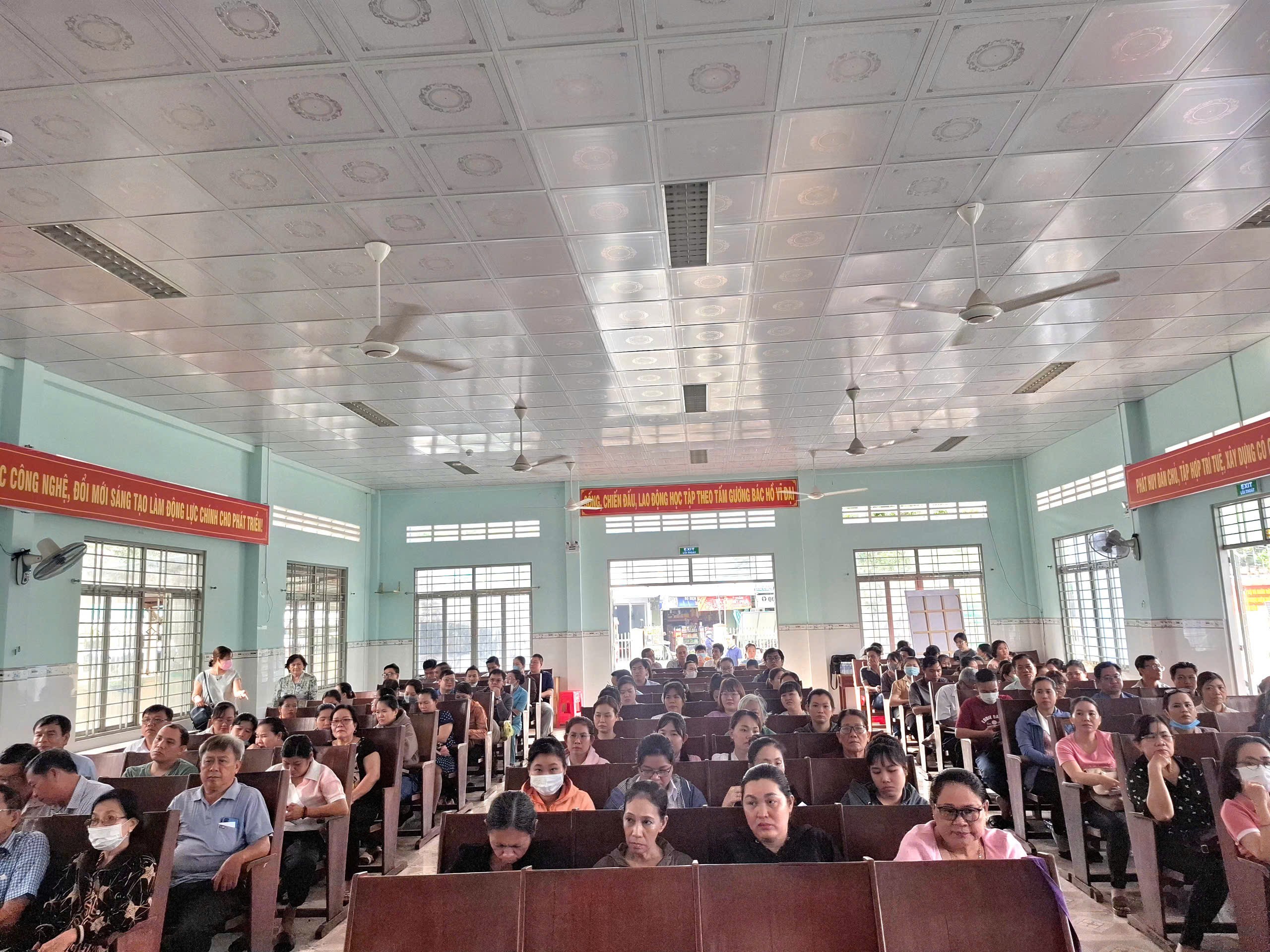 Tập huấn kê đơn thuốc điện tử và bán thuốc theo đơn tại xã Tân Hào