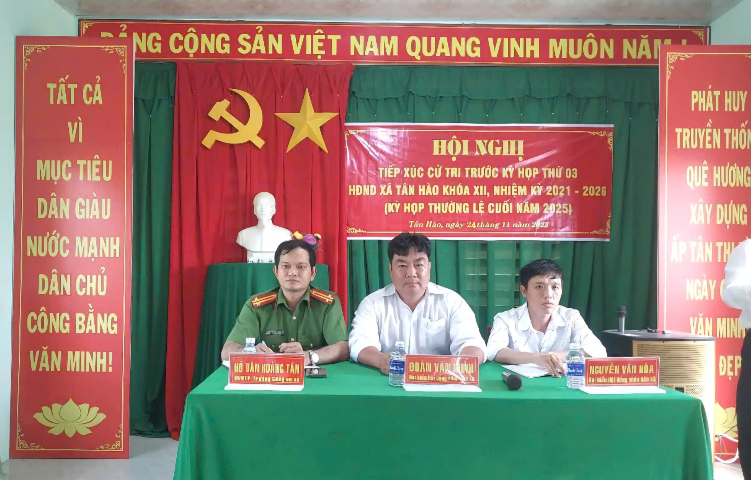 TỔ ĐẠI BIỂU HỘI ĐỒNG NHÂN DÂN SỐ 2 - XÃ TÂN HÀO TIẾP XÚC CỬ TRI
