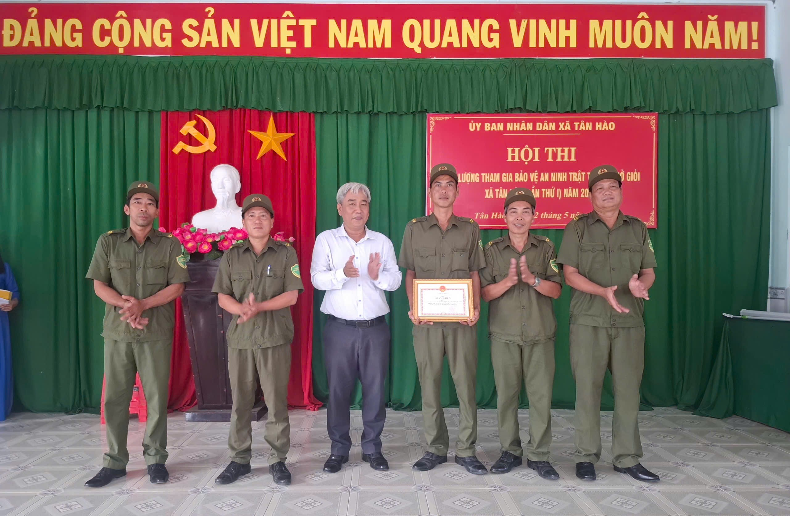 HỘI THI “LỰC LƯỢNG THAM GIA BẢO VỆ AN NINH, TRẬT TỰ Ở CƠ SỞ GIỎI” XÃ TÂN HÀO (LẦN THỨ I) NĂM 2026 THÀNH CÔNG TỐT ĐẸP