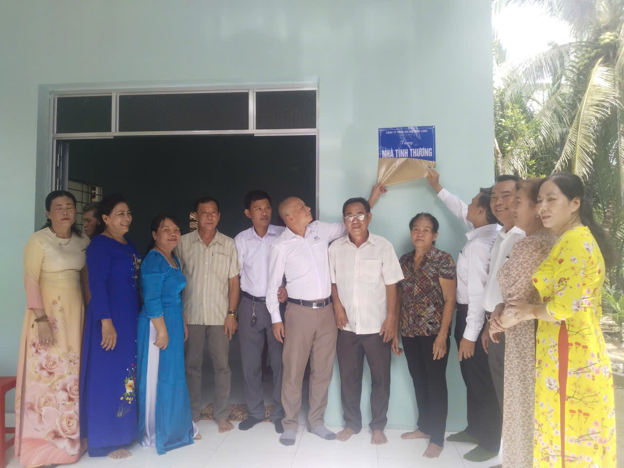 Hội Liên hiệp Phụ nữ xã Tân Hào trao nhà mái ấm tình thương, công trình chào mừng Đại hội lần thứ XIII Đảng bộ xã Tân Hào