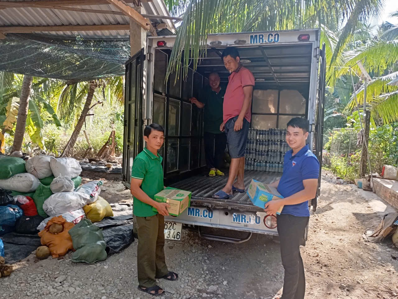 Chia sẻ yêu thương hướng về bà con vùng lũ Phú Yên và Bình Định