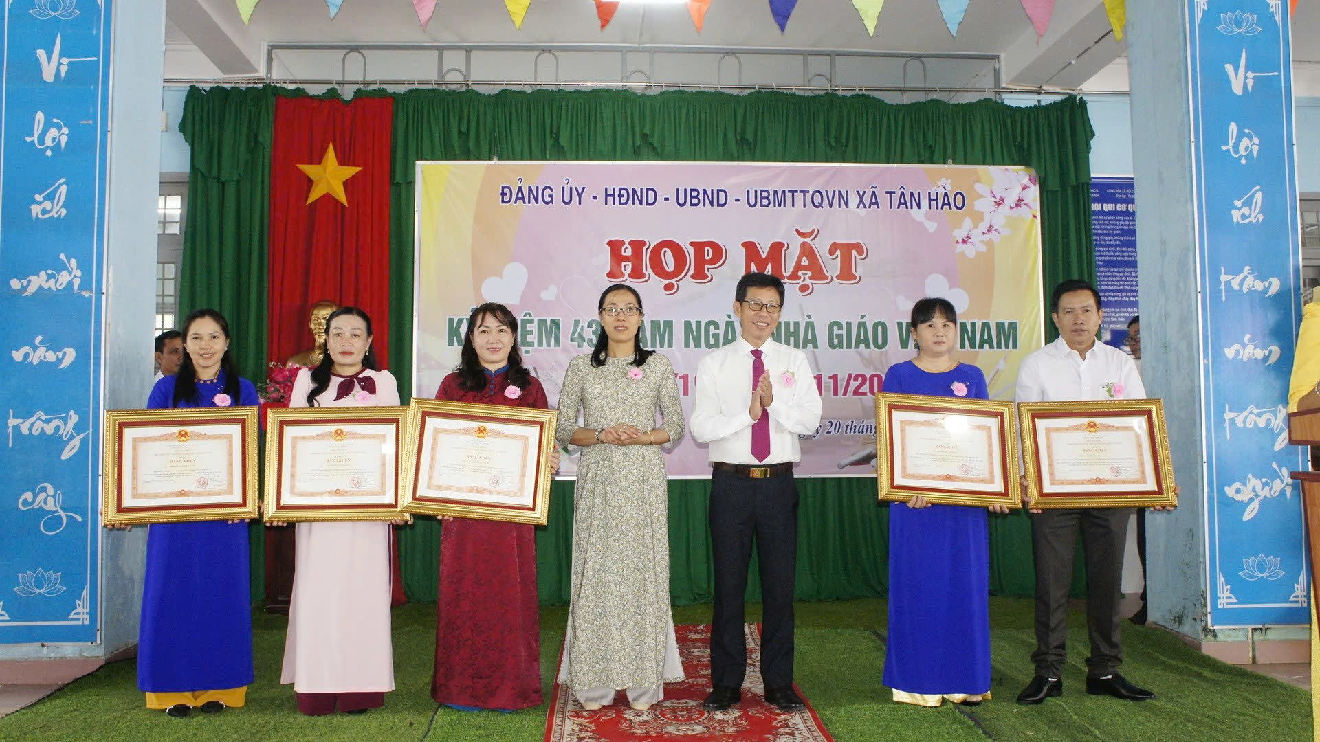 Tân Hào tổ chức họp mặt kỷ niệm 43 năm ngày Nhà giáo Việt Nam (20/11)