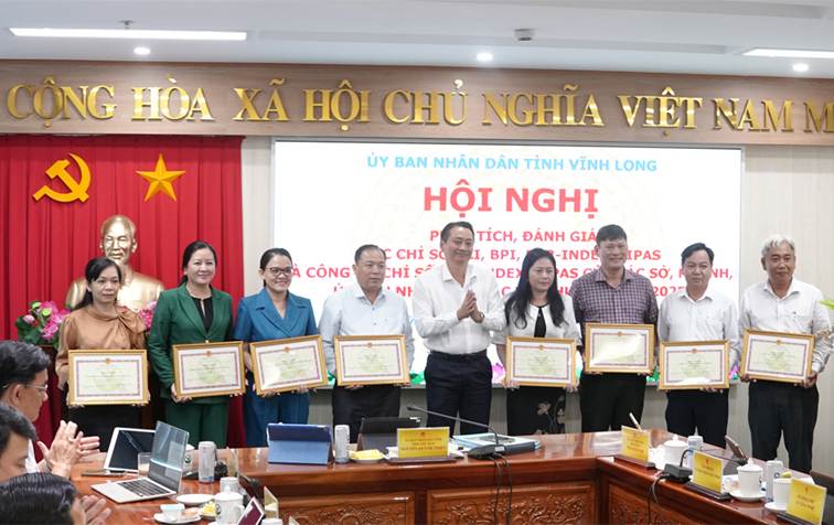 VĨNH LONG QUYẾT TÂM NÂNG CAO CHẤT LƯỢNG ĐIỀU HÀNH, CẢI THIỆN CÁC CHỈ SỐ CẢI CÁCH HÀNH CHÍNH VÀ NĂNG LỰC CẠNH TRANH