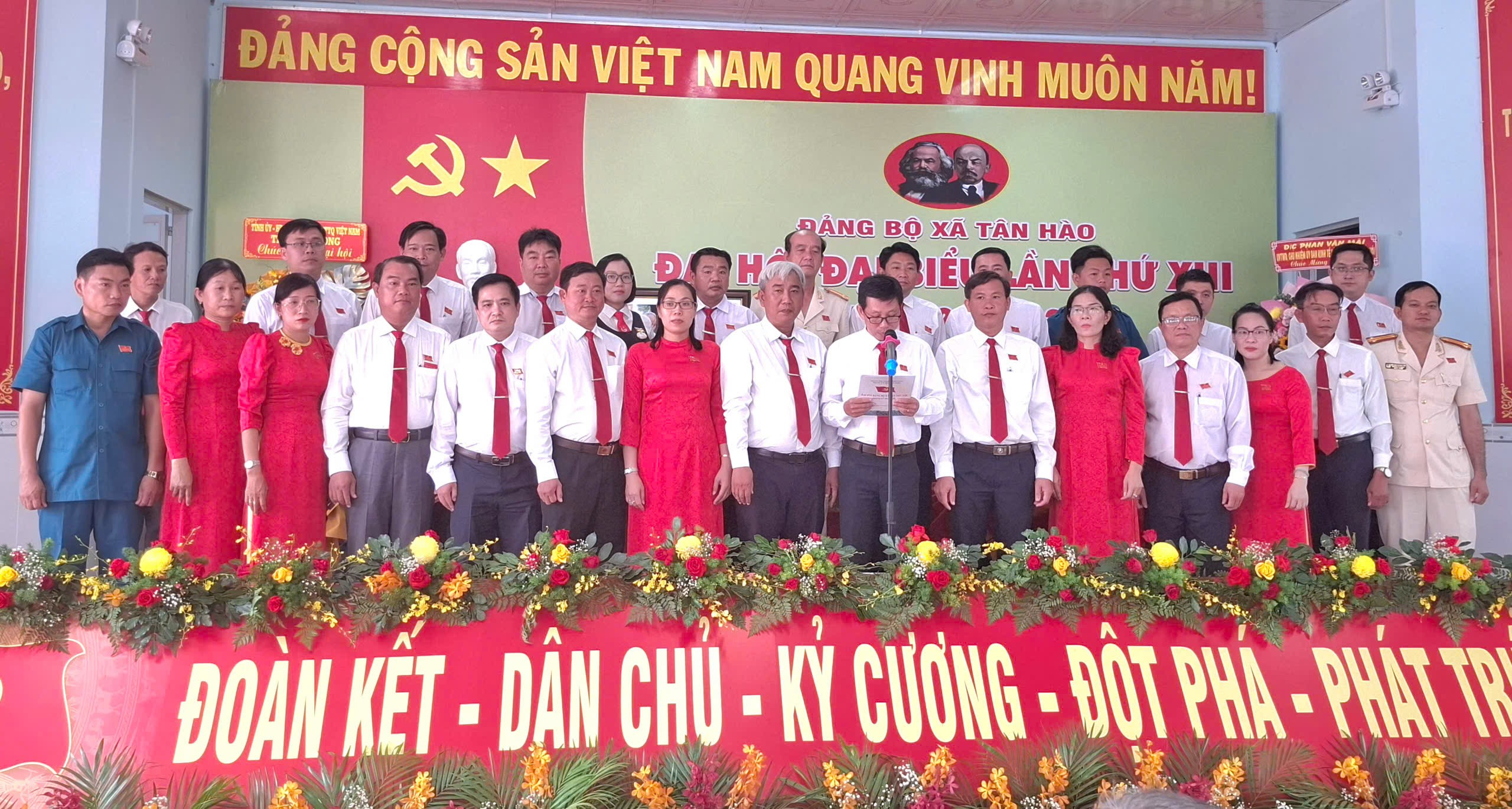 XÃ TÂN HÀO SAU 01 NĂM VẬN HÀNH CHÍNH QUYỀN ĐỊA PHƯƠNG 2 CẤP
