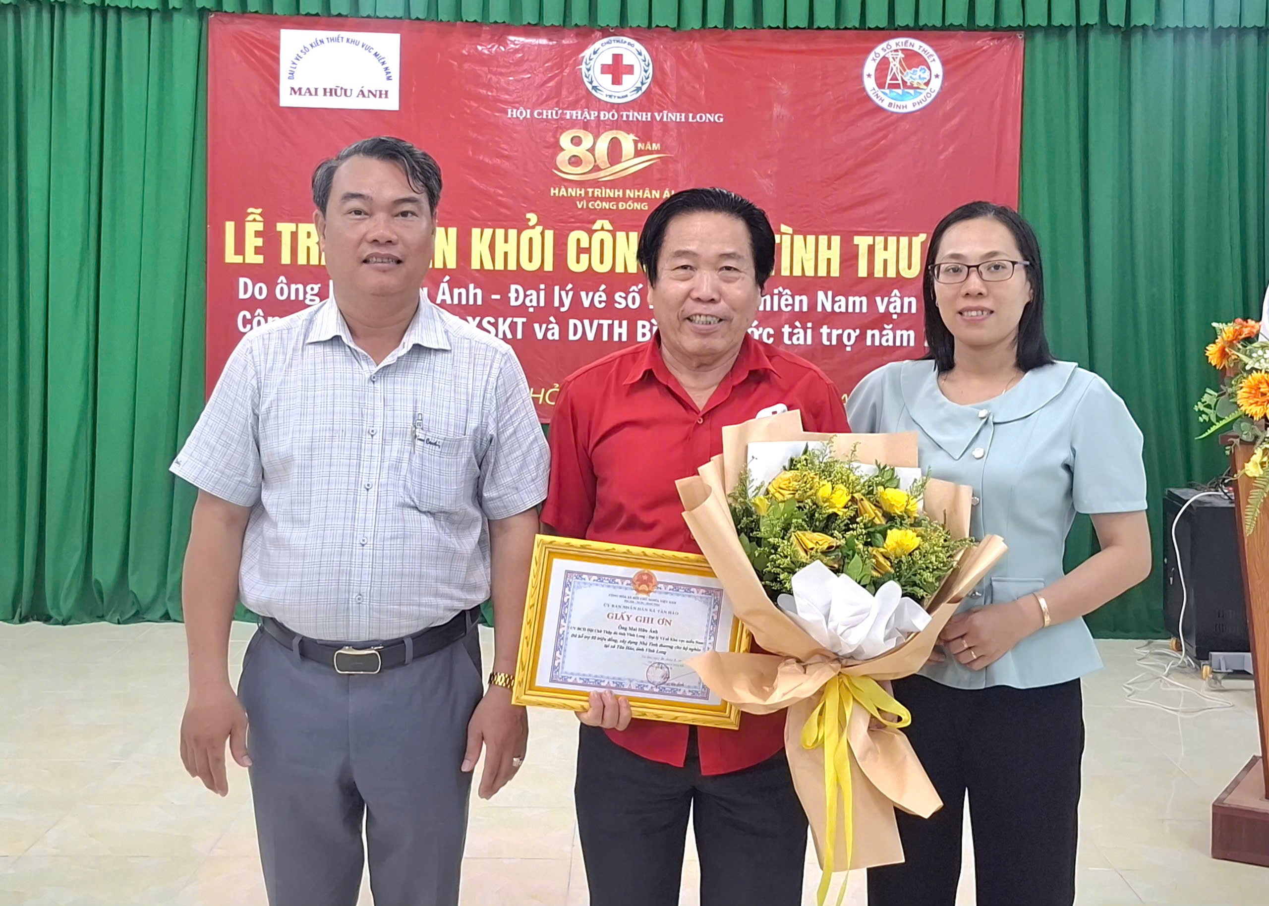 TÂN HÀO TỔ CHỨC LỄ TRAO TIỀN KHỞI CÔNG XÂY DỰNG NHÀ TÌNH THƯƠNG