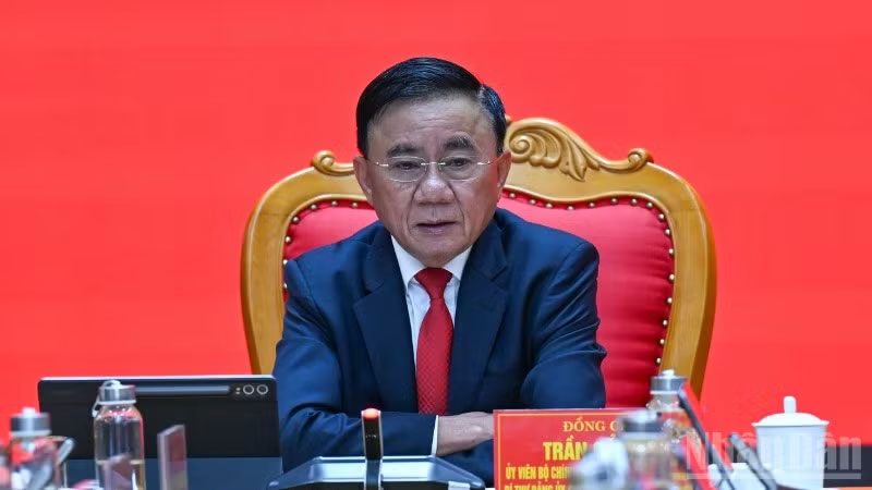 Thay mặt Ban Bí thư, đồng chí Trần Cẩm Tú, Ủy viên Bộ Chính trị, Thường trực Ban Bí thư ký, ban hành Kết luận số 27-KL/TW ngày 24/4/2026 về tình hình chủ yếu của các địa phương quý I; phương hướng, nhiệm vụ quý II/2026.